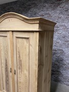 style Antique pine cabinet/wardrobe in wood, European