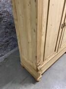 style Antique pine cabinet/wardrobe in wood, European