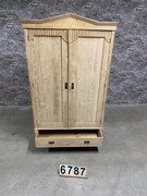 Country style Antique pine cabinet/wardrobe in wood 20th century