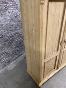 Country style Antique pine cabinet/wardrobe in wood, European 20th century