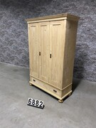Country style Antique pine cabinet/wardrobe in wood, European
