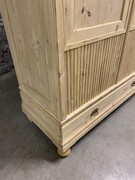 Country style Antique pine cabinet/wardrobe in wood, European 20th century