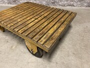 style Industrial retro vintage coffeetable/pallettable  in wood/metal, European