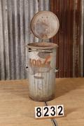 style Industrial retro vintage garbage can in Metal