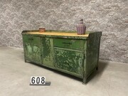 style Industrial retro vintage workbench/desk/sidetable in wood/metal, European