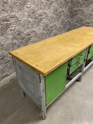 style Industrial retro vintage workbench/desk/sidetable in wood/metal