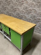 style Industrial retro vintage workbench/desk/sidetable in wood/metal