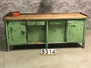 style Industrial retro vintage workbench/desk/sidetable in wood/metal
