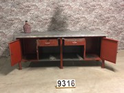 style Industrial retro vintage workbench/desk/sidetable in wood/metal