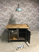 style Industrial retro vintage workbench/desk/sidetable in wood/metal, European