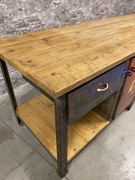 style Industrial retro vintage workbench/desk/sidetable in wood/metal, European