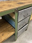 style Industrial retro vintage workbench/desk/sidetable in wood/metal, European