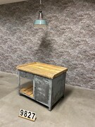 style Industrial retro vintage workbench/desk/sidetable in wood/metal, European