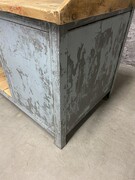 style Industrial retro vintage workbench/desk/sidetable in wood/metal, European