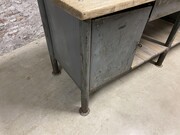 style Industrial retro vintage workbench/desk/sidetable in wood/metal, European