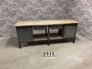style Industrial retro vintage workbench/desk/sidetable in wood/metal, European