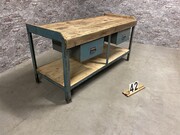 style Industrial retro vintage workbench/desk/sidetable in wood/metal, European
