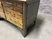 style Industrial retro vintage workbench/desk/sidetable in wood/metal, European