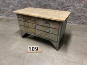 style Industrial retro vintage workbench/desk/sidetable in wood/metal