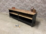 style Industrial retro vintage workbench/desk/sidetable in wood/metal