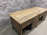 style Industrial retro vintage workbench/desk/sidetable in wood/metal, European