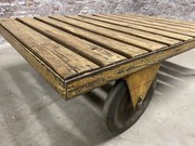 style Industrial vintage coffeetable/pallettable in wood/metal, European