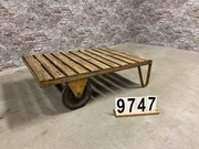style Industrial vintage coffeetable/pallettable in wood/metal, European