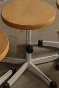 style Industrial vintage stools in wood/metal