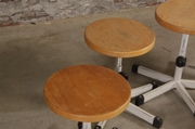 style Industrial vintage stools in wood/metal