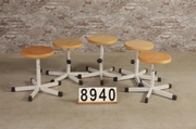 style Industrial vintage stools in wood/metal