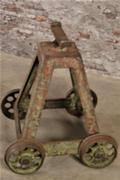 style Industrial vintage undercarriage table in Metal, European